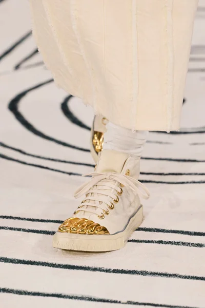 Look 99
